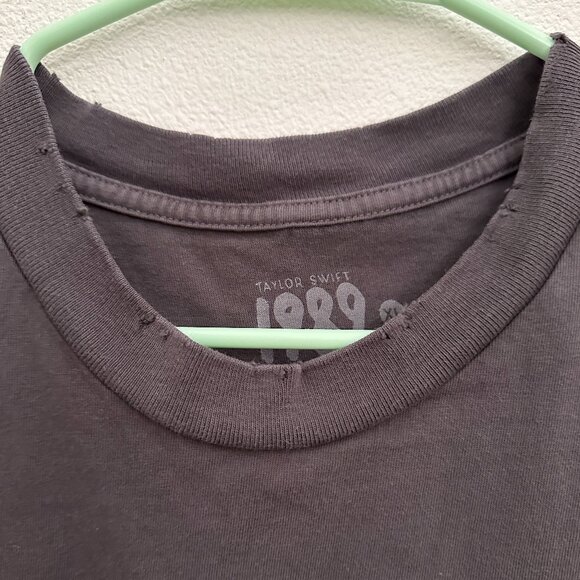 Taylor Swift 1989 (Taylor's Version) Charcoal Photo T-Shirt Size XL - Picture 2 of 3